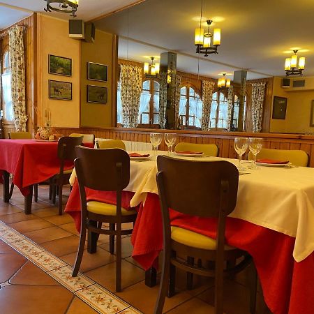 Hostal Montana Alins Luaran gambar
