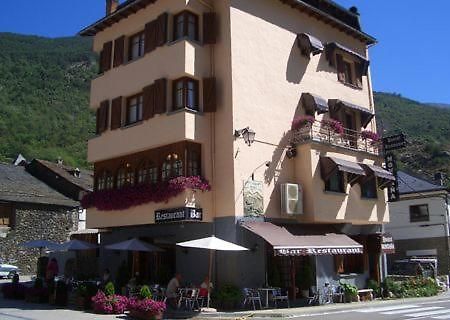 Hostal Montana Alins Luaran gambar
