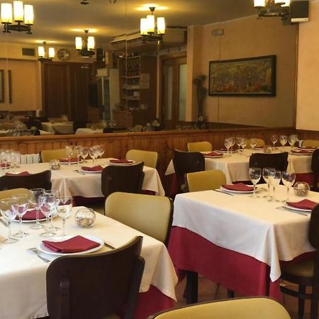 Hostal Montana Alins Luaran gambar